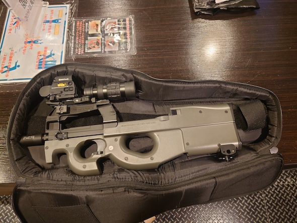 ギターケースの中に銃器