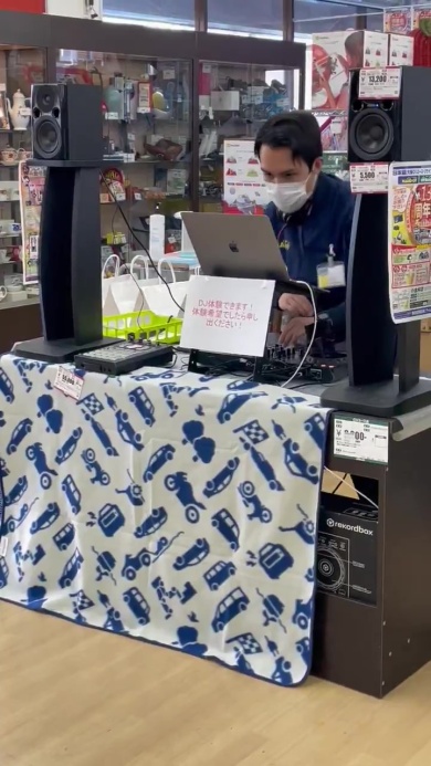 スピーカー、サンプラーは商品