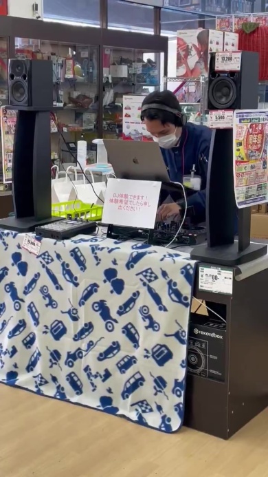 店員さんもノリノリ