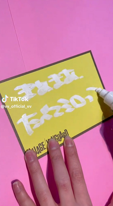 お馴染みの黄色いカードにコピーを書く