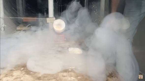 固体窒素を投げてみる実験