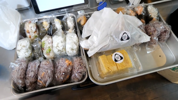 ワンオペ おむすび 屋台 27歳 女性 手作り おにぎり専門店 that's rice 広島