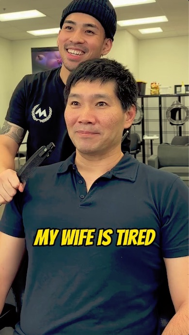 髪を切る前の男性