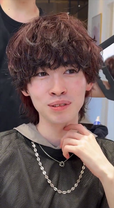 金髪男子がゆるふわマッシュで甘い雰囲気に大変身