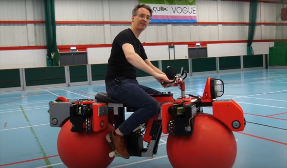 全方向ボール車輪のバイク