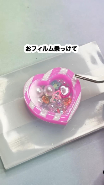 アクリルパーツを入れる