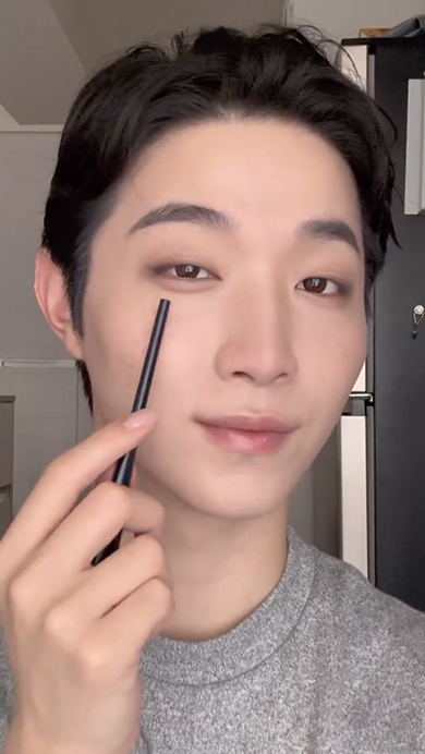 新作コスメでメンズメイク