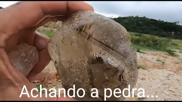 原石の状態のスモーキークォーツ