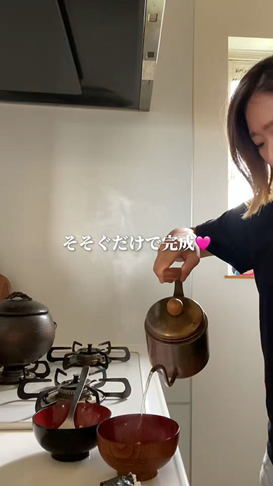 簡単「みそ汁の素」・お湯を注ぐところ