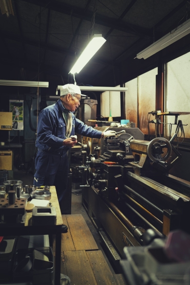 工場で働く男性