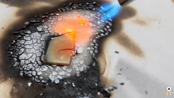 鏡は熱しても反射するのか