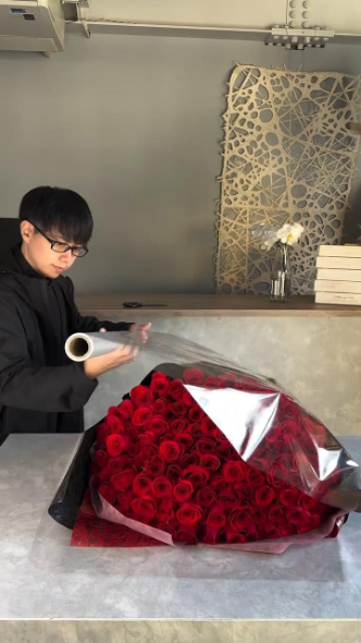 透明なフィルムで覆う