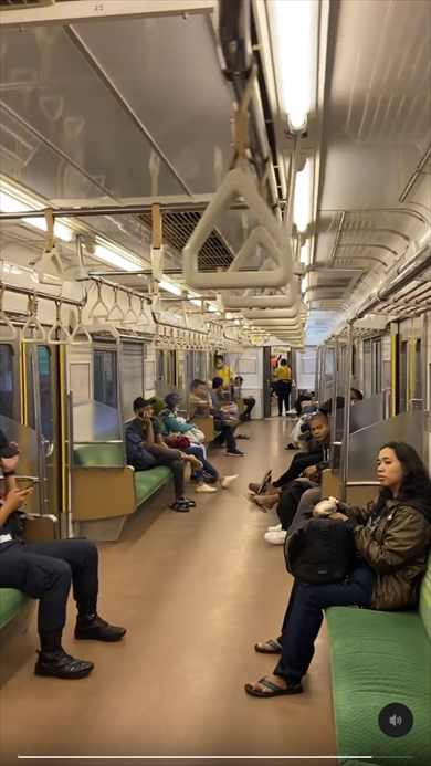 ジャカルタを走るJRの電車