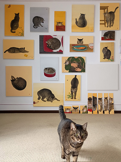 作品の前でパシャリ