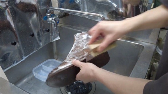 カビまみれのブーツを復元クリーニングしたら