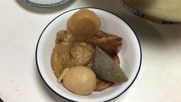 完成したおでんのお皿