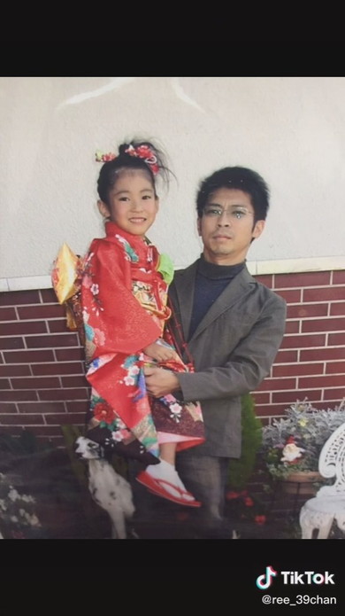 7歳の女の子と父