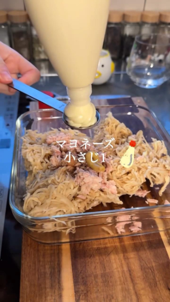 マヨネーズを入れる