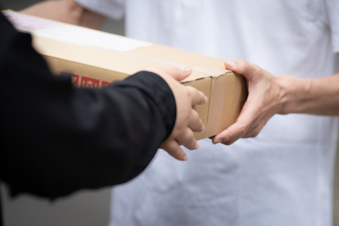 一般的な宅配便の受け取り