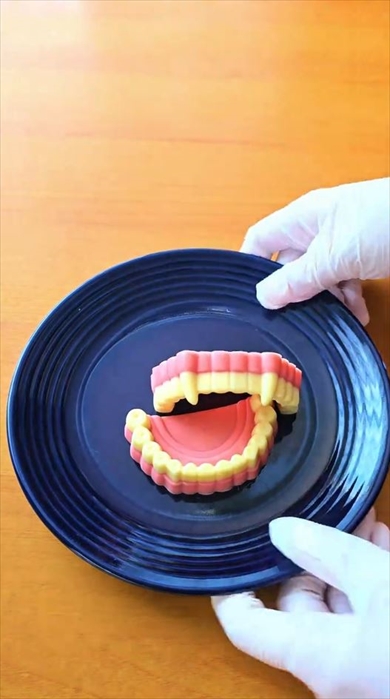 100均で買える型で入れ歯チョコを作る
