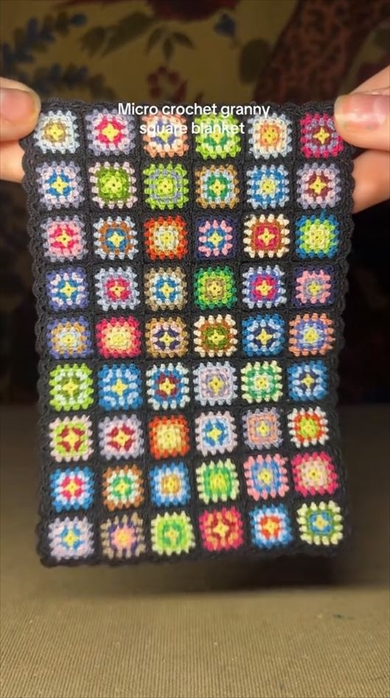 よくあるグラニースクエアのブランケットかと思ったら……まさかのサイズに驚き