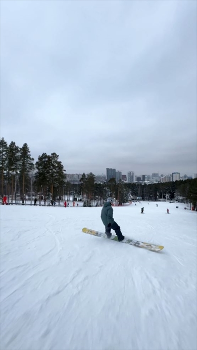 でかすぎるスノボーで滑ってみた