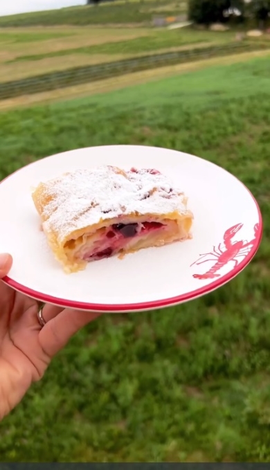 焼き上がったシュトゥルーデル