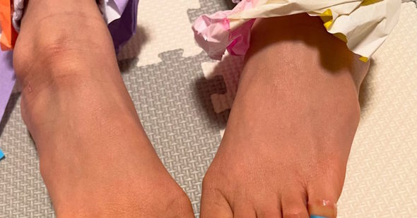 折り紙と足