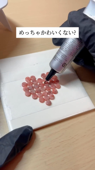 接着用レジン液を塗布