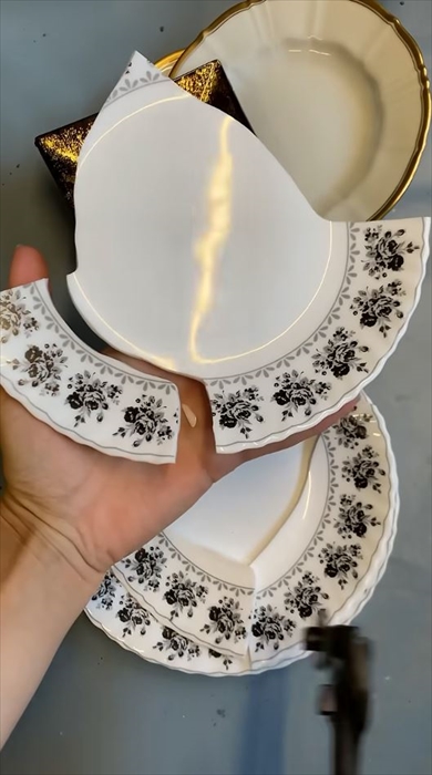 キレイなお皿をバキバキに割ってオブジェをリメイク