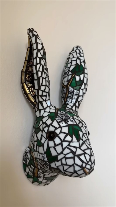 キレイなお皿をバキバキに割ってオブジェをリメイク