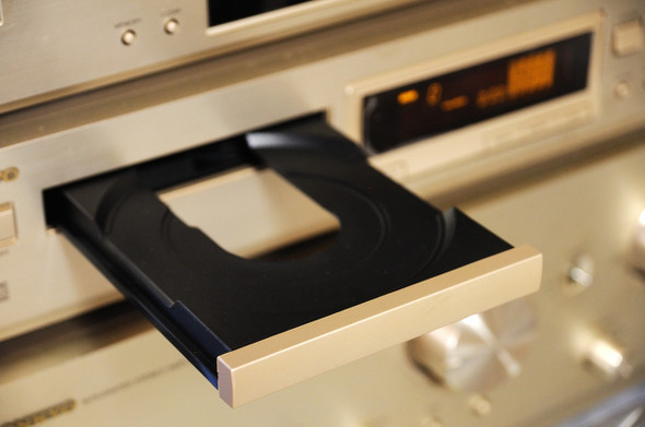 25年前に母親が購入したバング＆オルフセンのCDプレーヤー