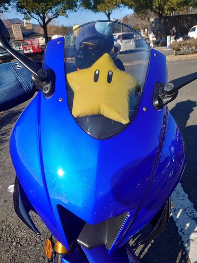 バイクのフロントに積まれたスター