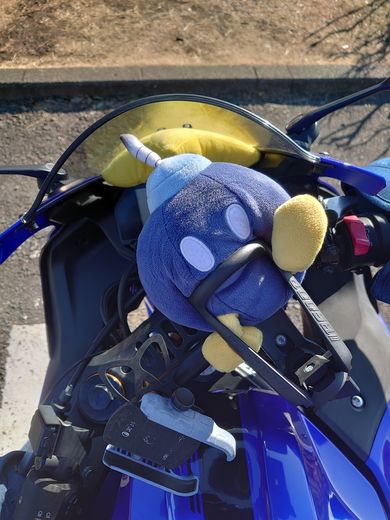 バイクのフロントに積まれたボム兵