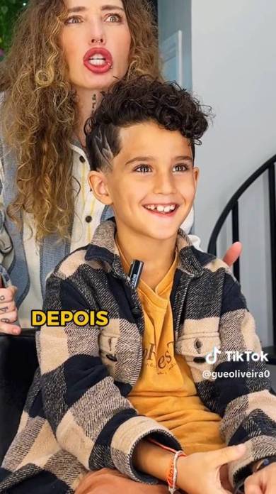 小さな子どもがヘアカットで大変身