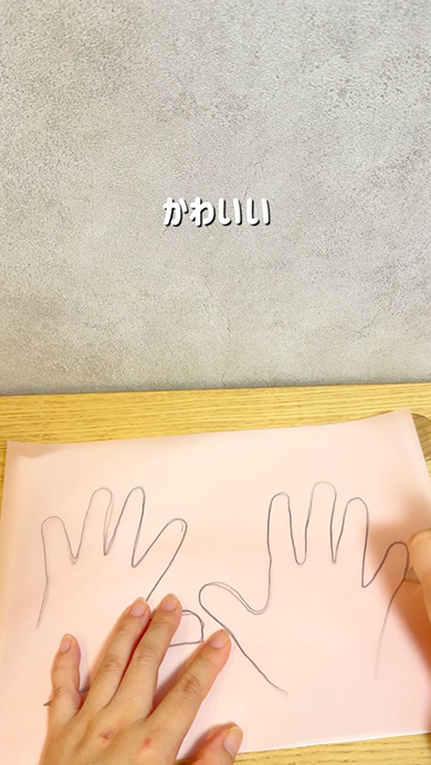 子どもの手形で作る紙刺繍アート
