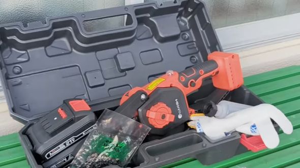 実家の庭木を切るために購入したチェーンソー