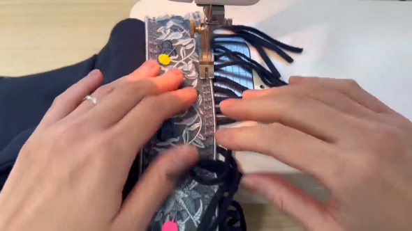 セリア 100均 マフラー リメイク 改造 フリンジ バッグ 作り方