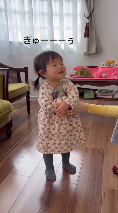 海外 暮らす パパ ビデオ通話 1歳 娘 けなげ 遠隔 ハグ