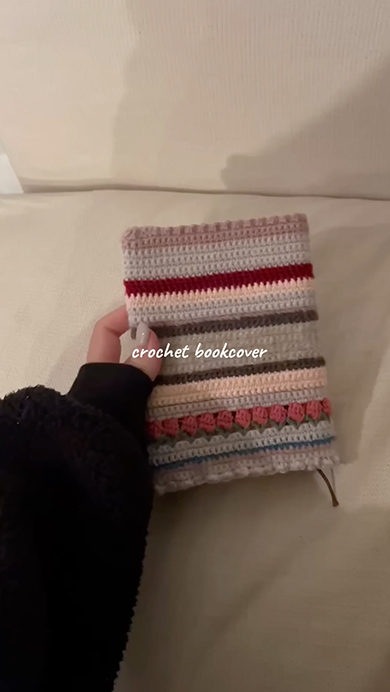 チューリップ模様のブックカバー