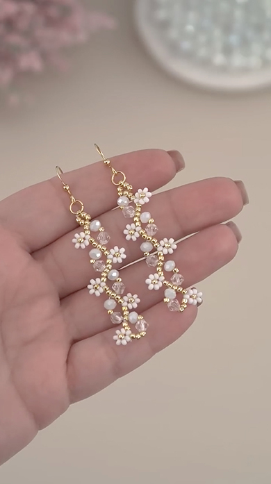 ビーズで作るお花のピアス