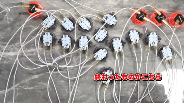 片方のケーブルをひとまとめにした