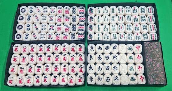 編み物で再現したさわやかのハンバーグと麻雀牌