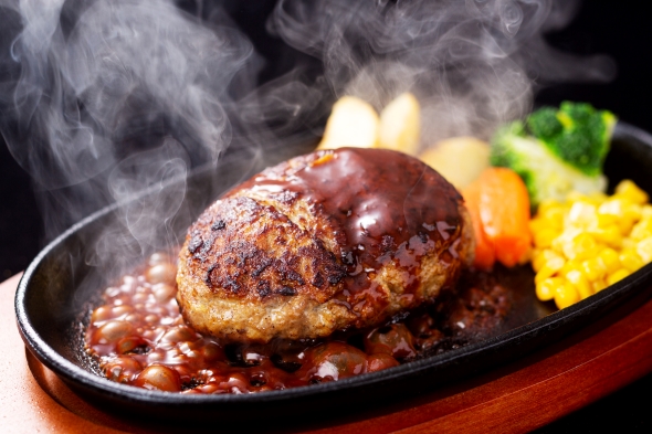 編み物で再現したさわやかのハンバーグと麻雀牌