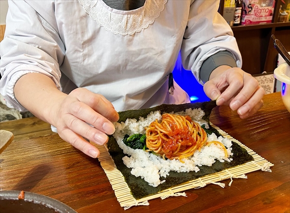 酢飯でパスタを巻いたら愛犬にこんな顔された