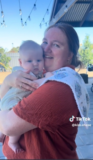 ローラと赤ちゃんの写真