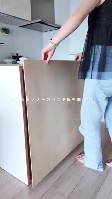 ベニヤ板を取り付ける画像