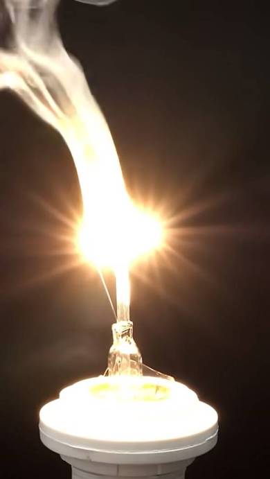 電球を液体窒素に浸ける実験