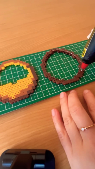 グルーガンで接着