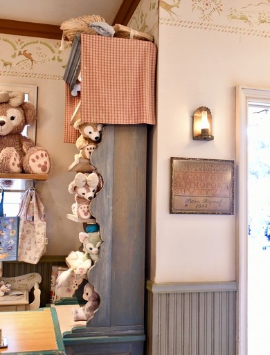 ディズニーシーのグッズディスプレイが話題